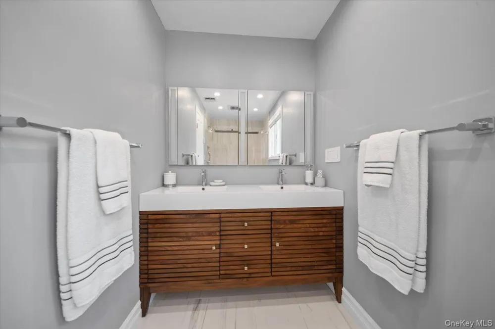 76 Wildwood Drive Dix Hills, NY 11746