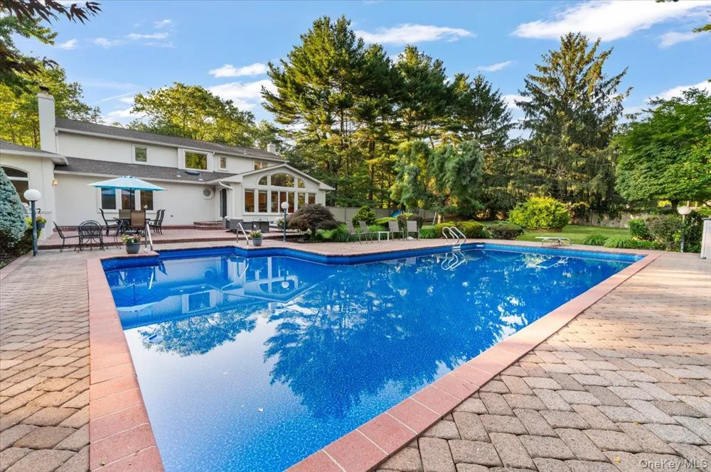 76 Wildwood Drive Dix Hills, NY 11746