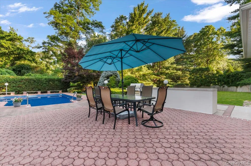 76 Wildwood Drive Dix Hills, NY 11746
