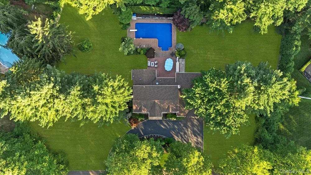 76 Wildwood Drive Dix Hills, NY 11746
