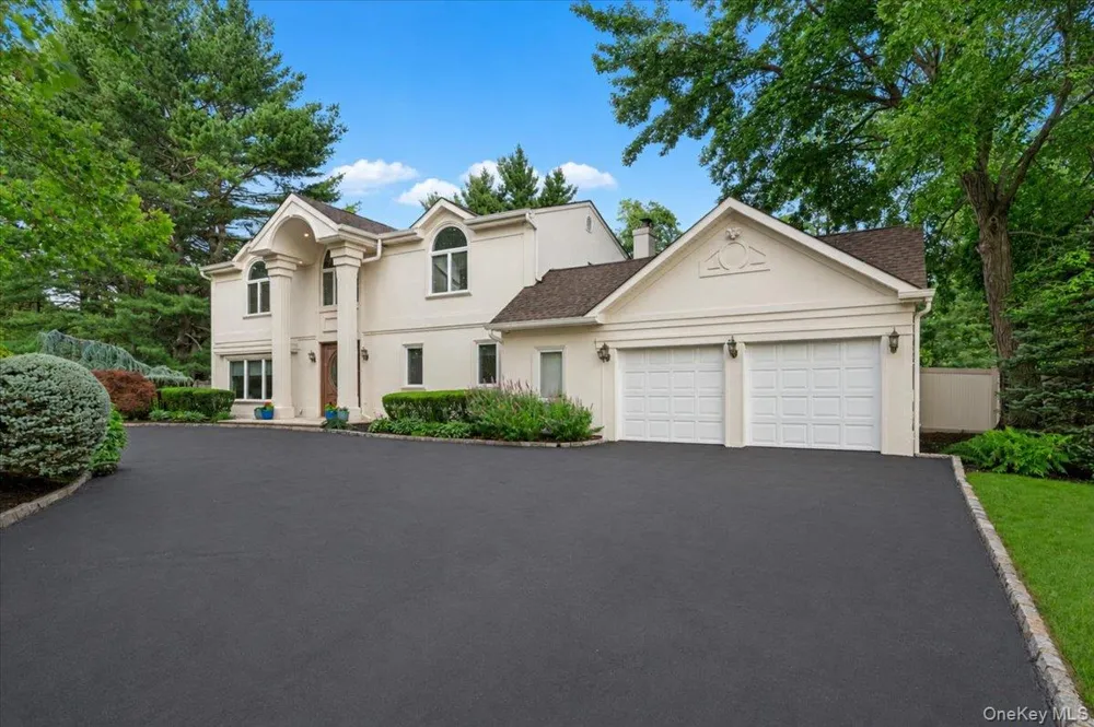 76 Wildwood Drive Dix Hills, NY 11746