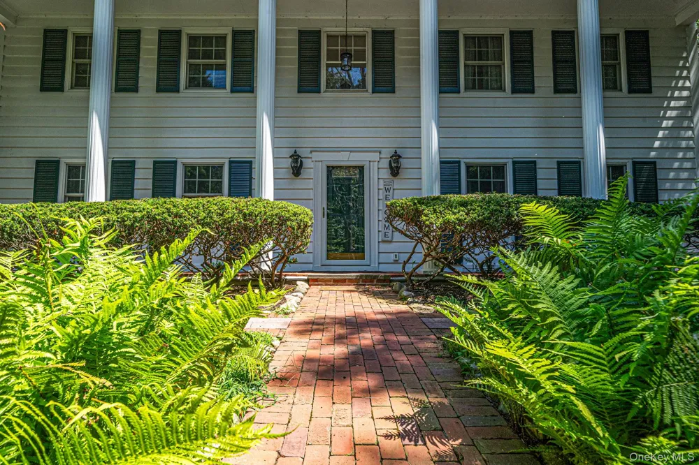 77 Shore Road Mount Sinai, NY 11766