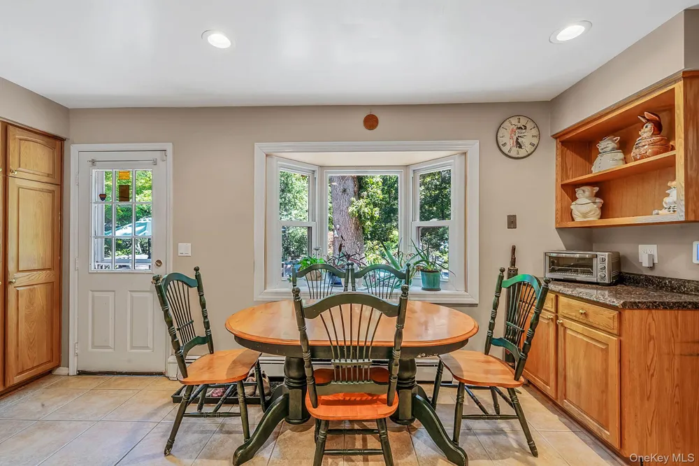 77 Shore Road Mount Sinai, NY 11766