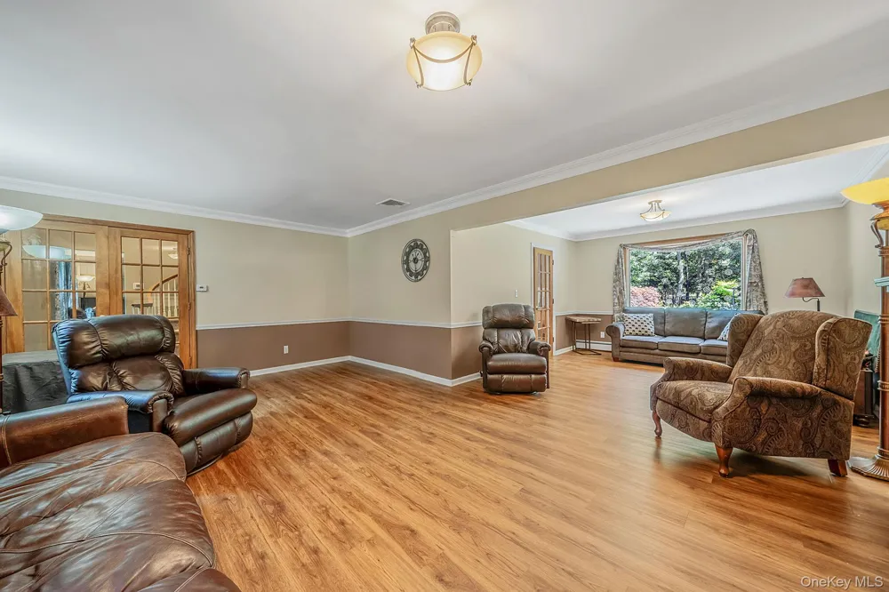 77 Shore Road Mount Sinai, NY 11766