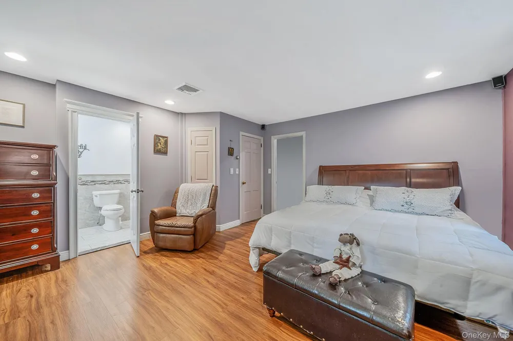 77 Shore Road Mount Sinai, NY 11766