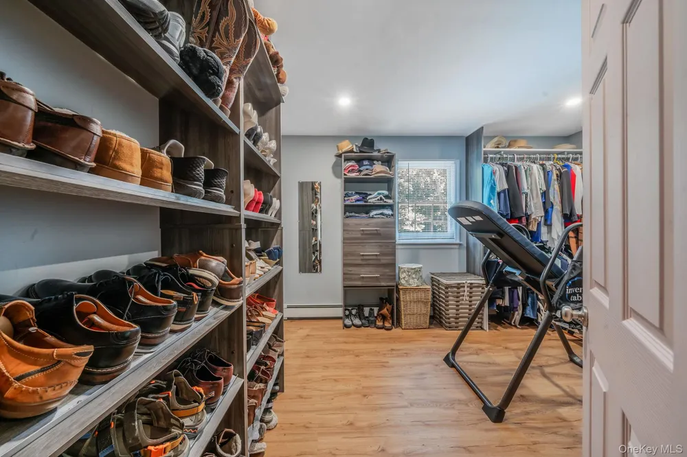 77 Shore Road Mount Sinai, NY 11766