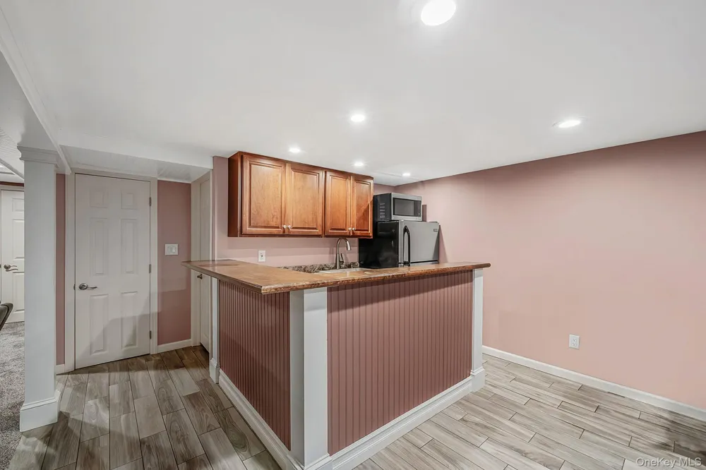 77 Shore Road Mount Sinai, NY 11766