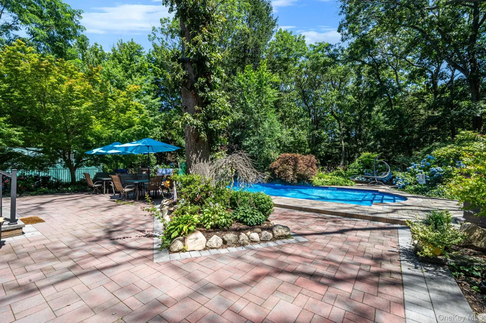 77 Shore Road Mount Sinai, NY 11766
