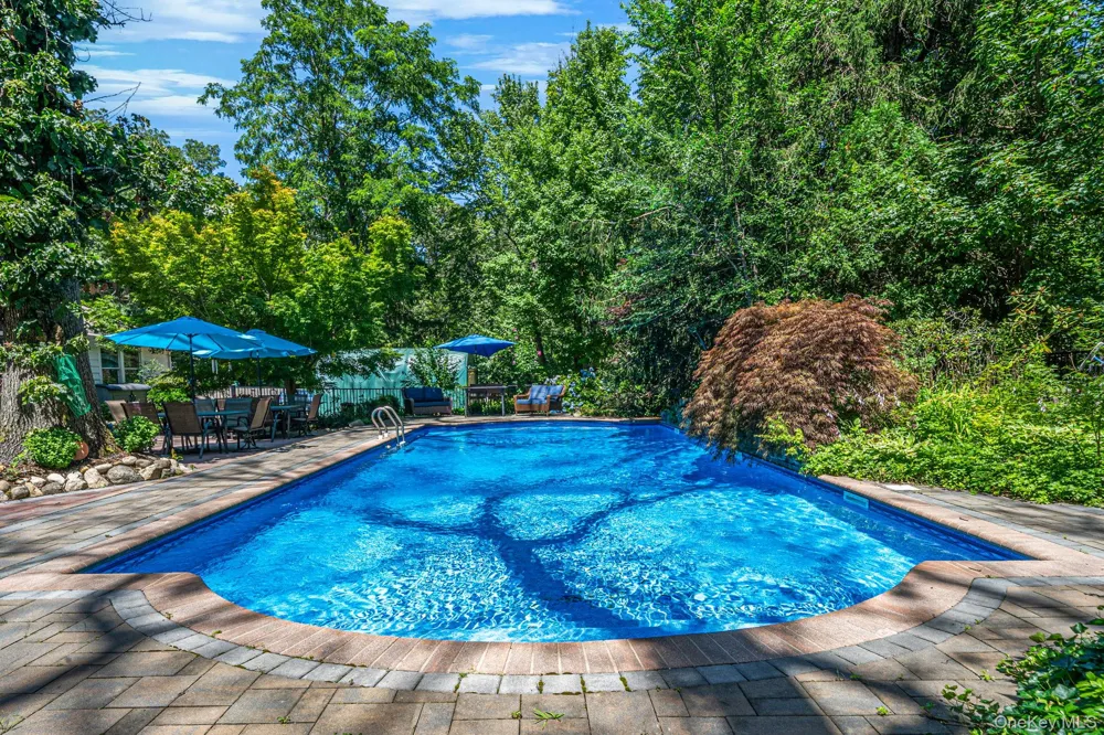 77 Shore Road Mount Sinai, NY 11766