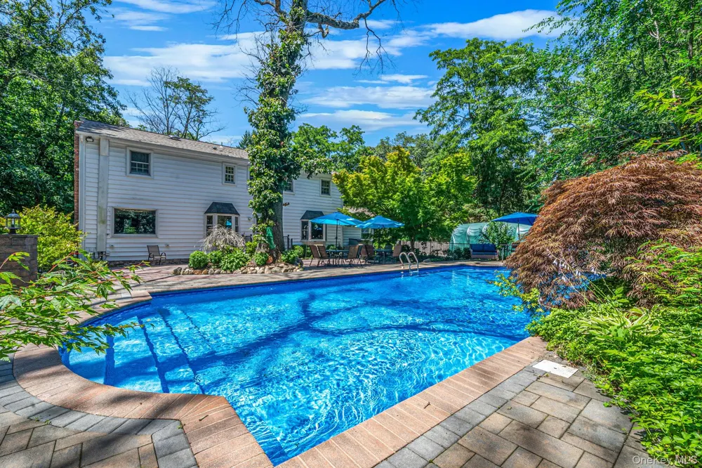 77 Shore Road Mount Sinai, NY 11766