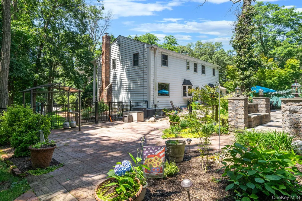 77 Shore Road Mount Sinai, NY 11766