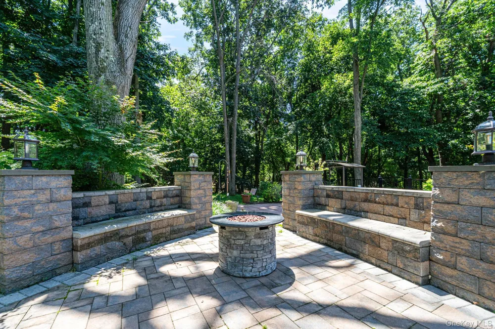 77 Shore Road Mount Sinai, NY 11766