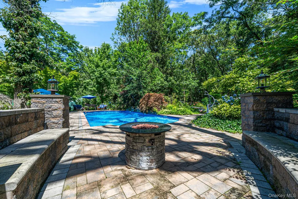 77 Shore Road Mount Sinai, NY 11766