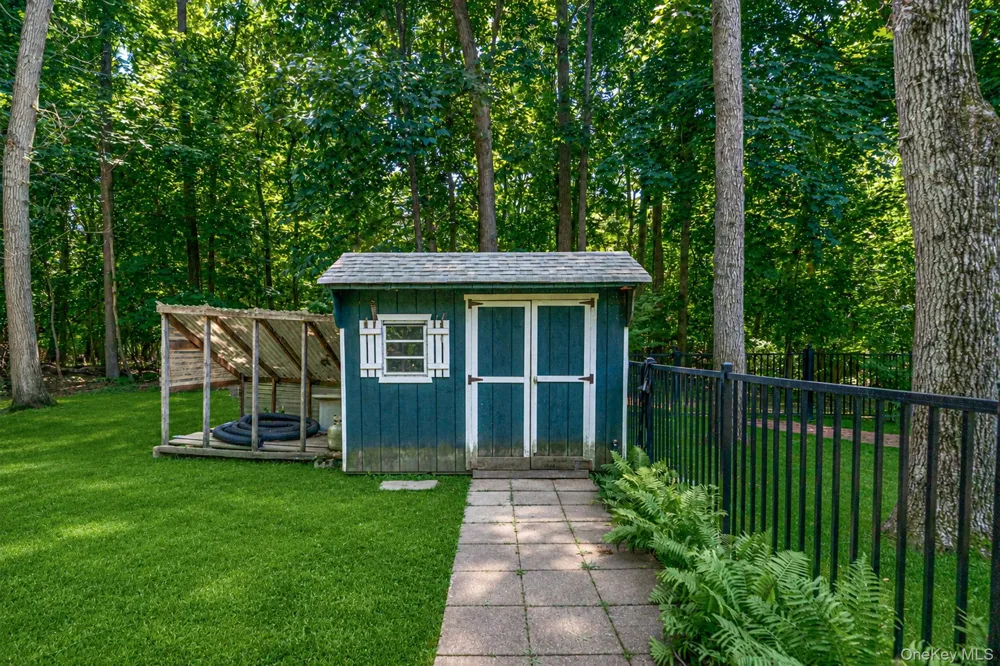 77 Shore Road Mount Sinai, NY 11766