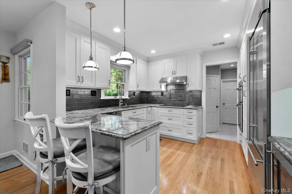 96 Plainview Road Woodbury, NY 11797