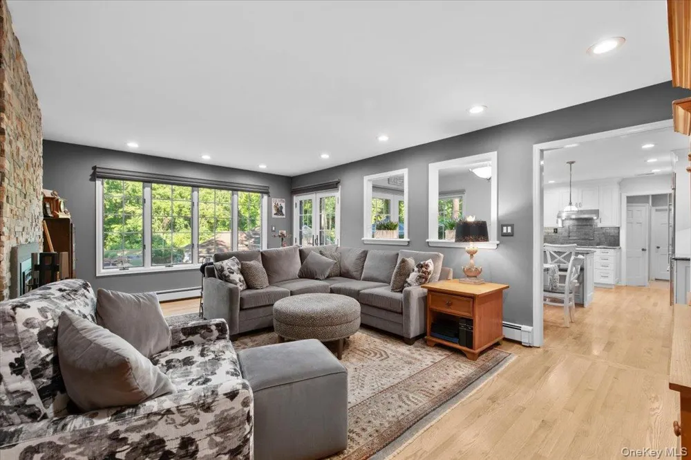 96 Plainview Road Woodbury, NY 11797