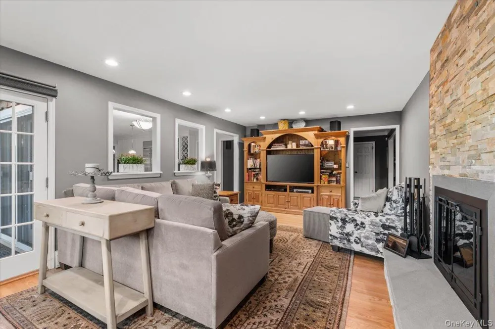 96 Plainview Road Woodbury, NY 11797