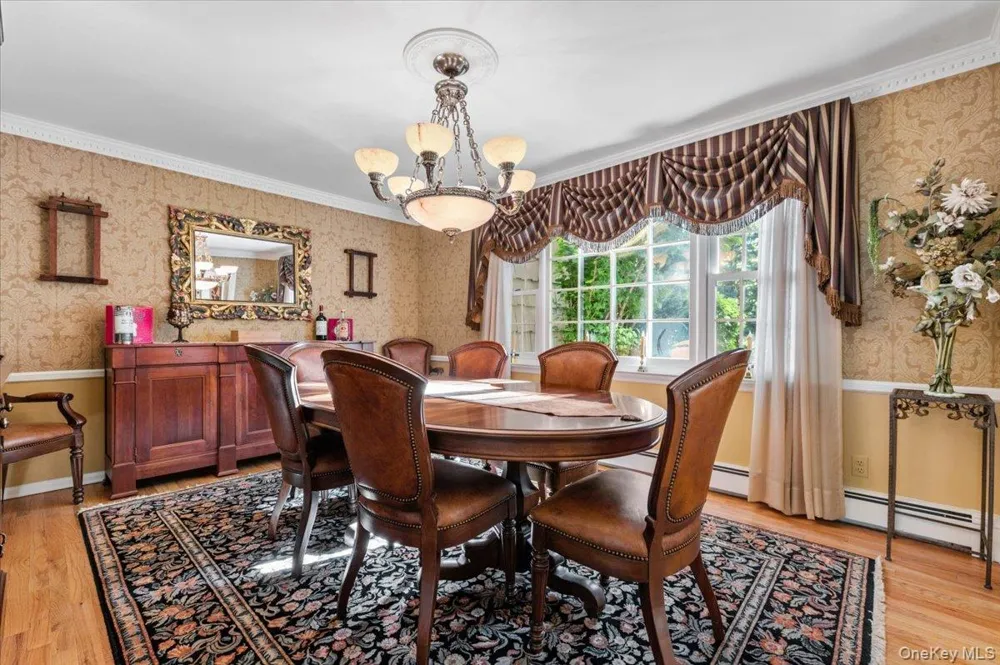 96 Plainview Road Woodbury, NY 11797