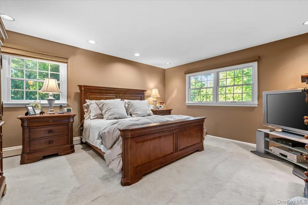 96 Plainview Road Woodbury, NY 11797