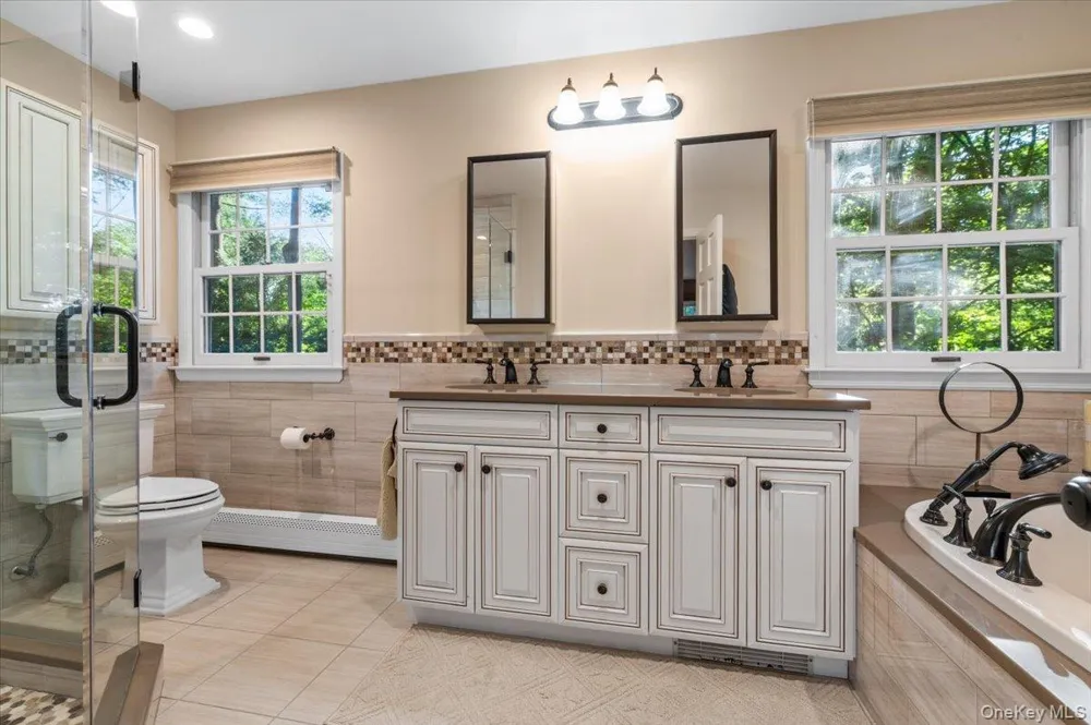 96 Plainview Road Woodbury, NY 11797