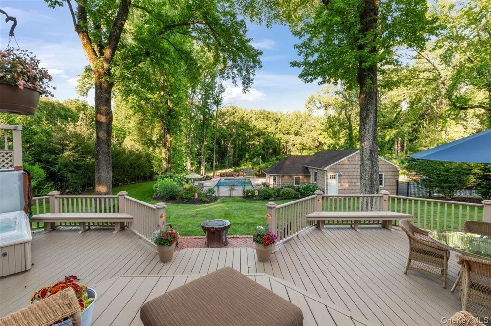 96 Plainview Road Woodbury, NY 11797