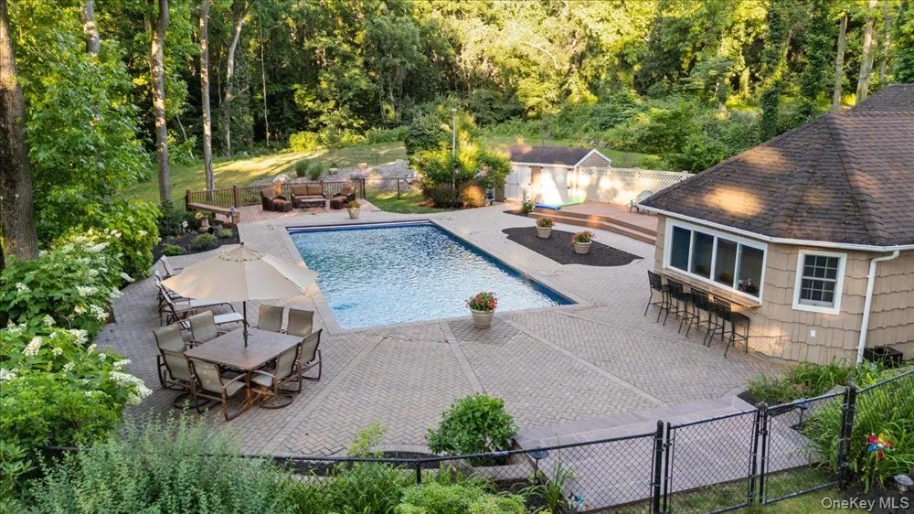 96 Plainview Road Woodbury, NY 11797
