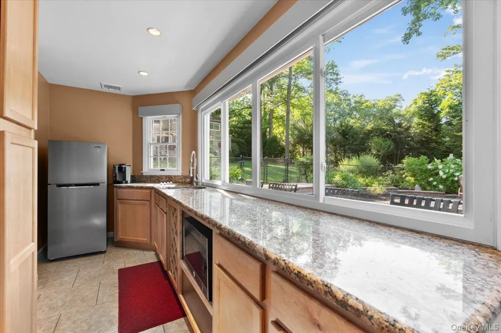96 Plainview Road Woodbury, NY 11797