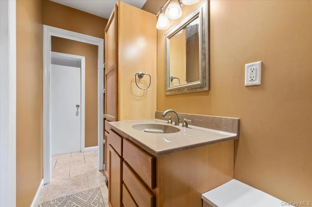 96 Plainview Road Woodbury, NY 11797