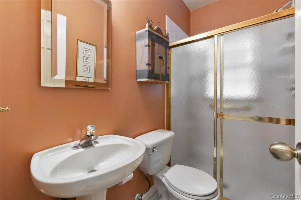 96 Plainview Road Woodbury, NY 11797