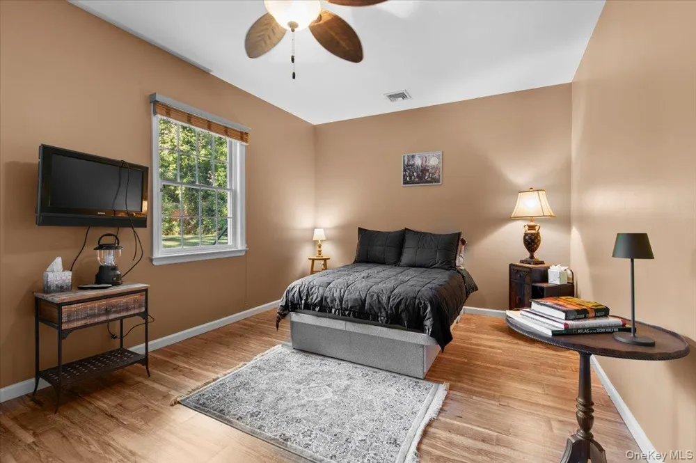 96 Plainview Road Woodbury, NY 11797