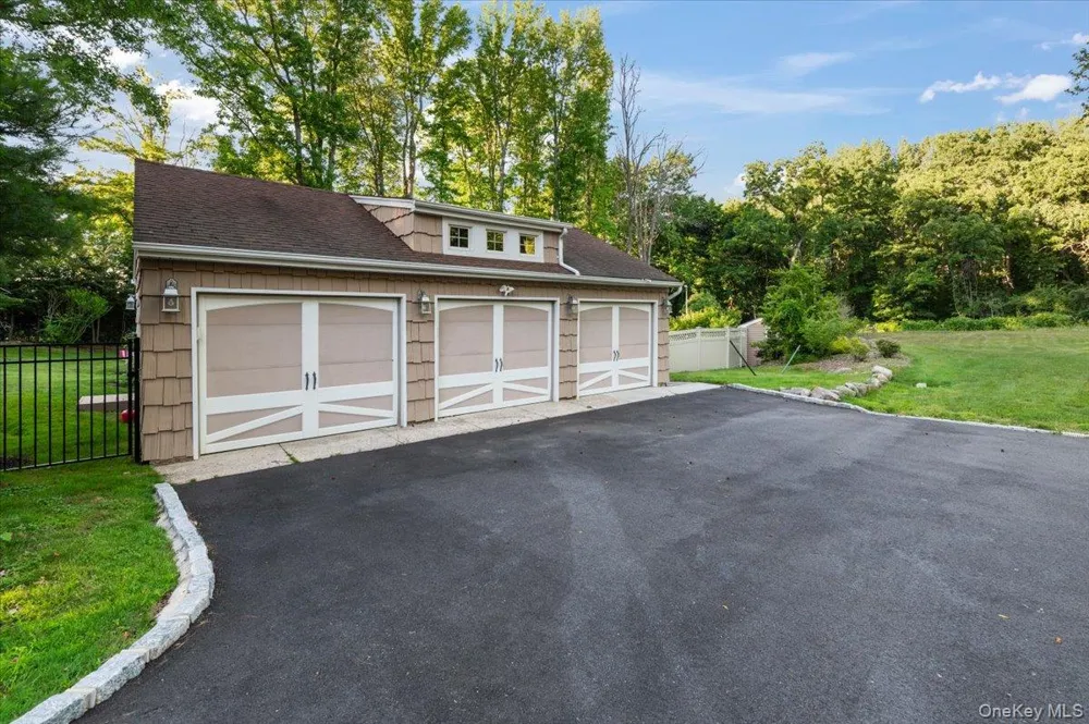 96 Plainview Road Woodbury, NY 11797