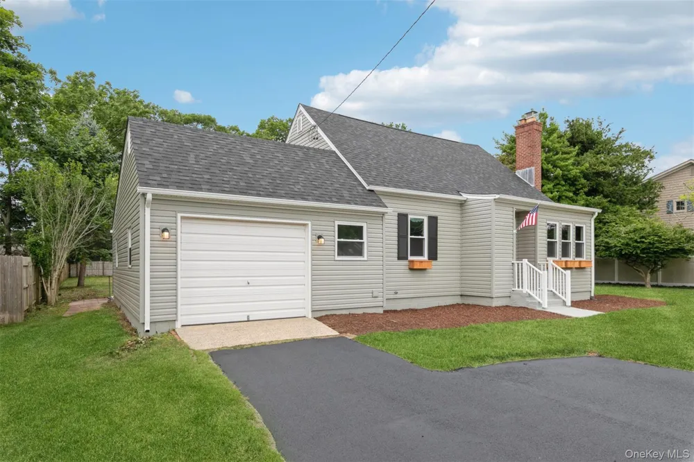 54 Ocean Avenue Center Moriches, NY 11934