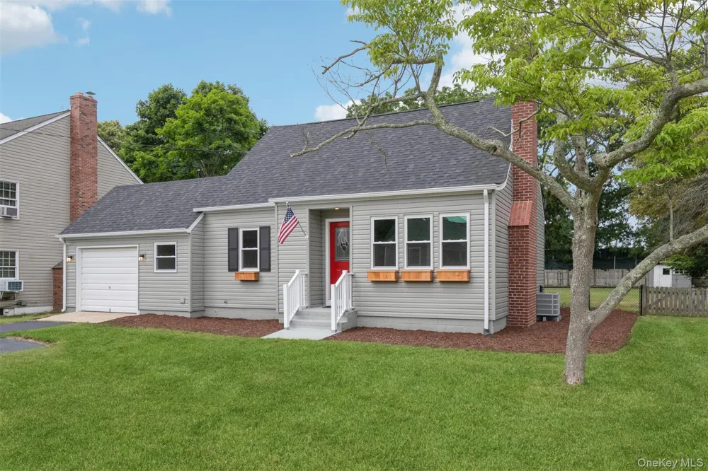 54 Ocean Avenue Center Moriches, NY 11934