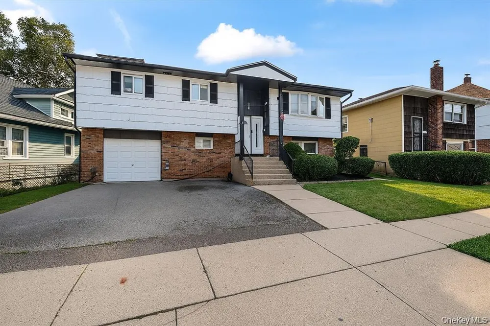 22 Hudson Place Hempstead, NY 11550