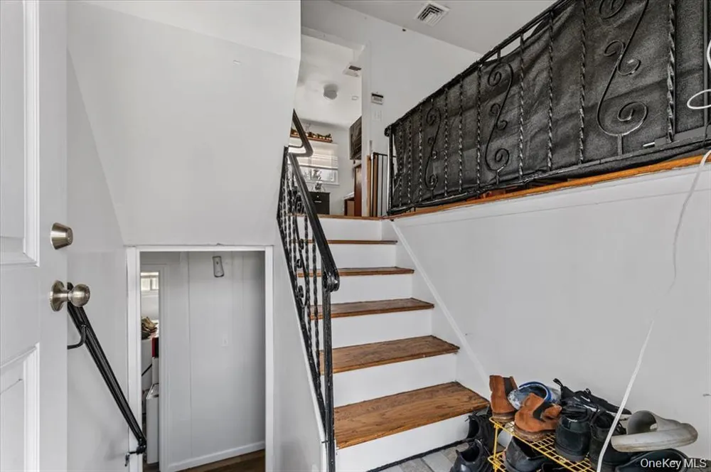 22 Hudson Place Hempstead, NY 11550