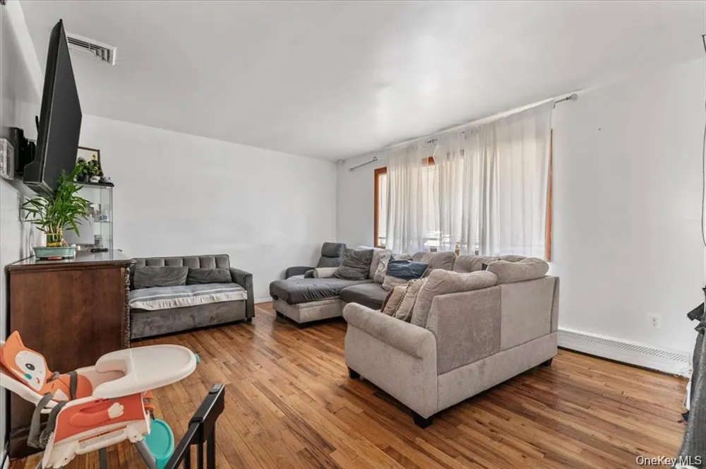 22 Hudson Place Hempstead, NY 11550