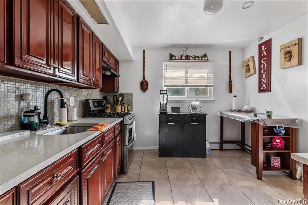 22 Hudson Place Hempstead, NY 11550