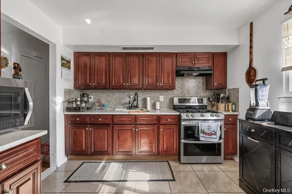 22 Hudson Place Hempstead, NY 11550