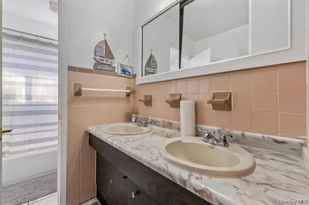 22 Hudson Place Hempstead, NY 11550