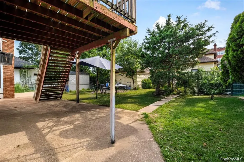 22 Hudson Place Hempstead, NY 11550