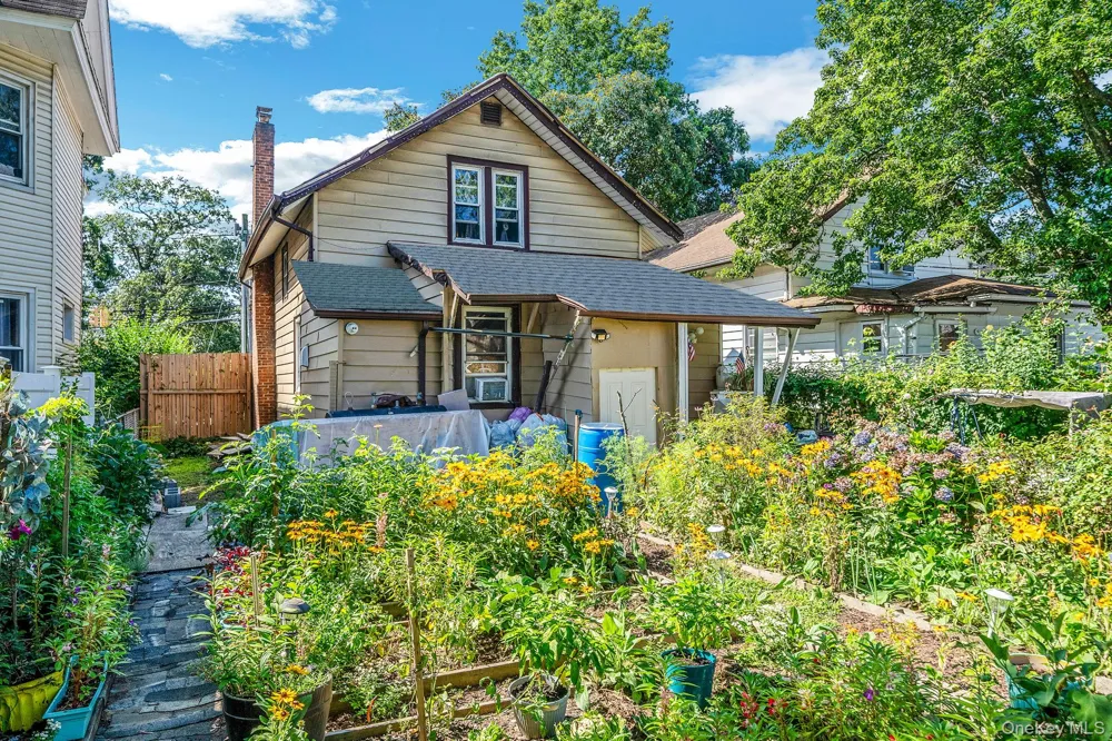 173 E Seaman Avenue Freeport, NY 11520