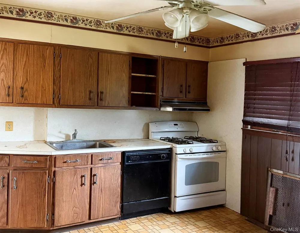 534 Sperry Boulevard New Hyde Park, NY 11040