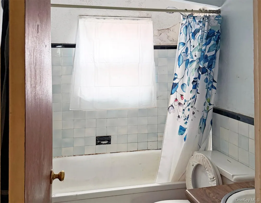 534 Sperry Boulevard New Hyde Park, NY 11040