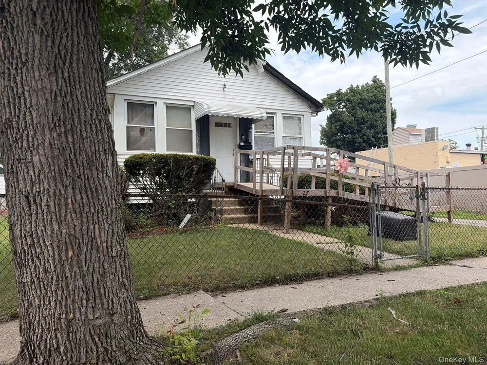 27 Midwood Street Hempstead, NY 11550