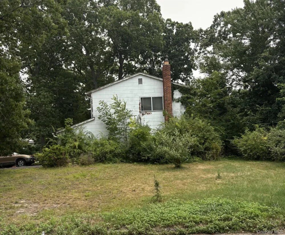 36 Forest Lane Coram, NY 11727