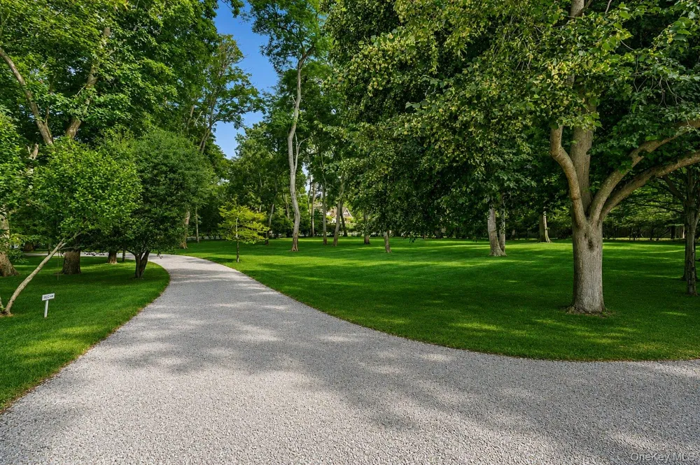 17 Baiting Hollow Road East Hampton, NY 11937