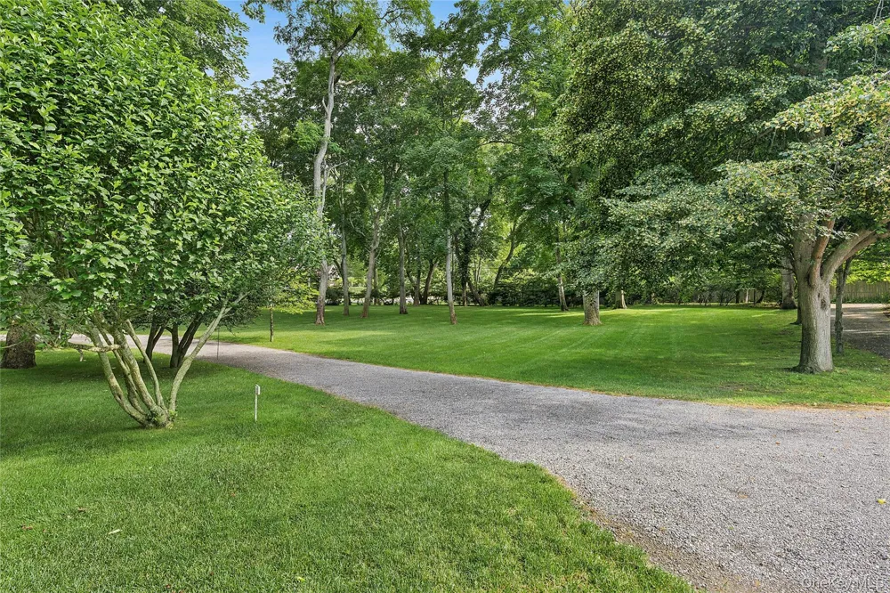 17 Baiting Hollow Road East Hampton, NY 11937