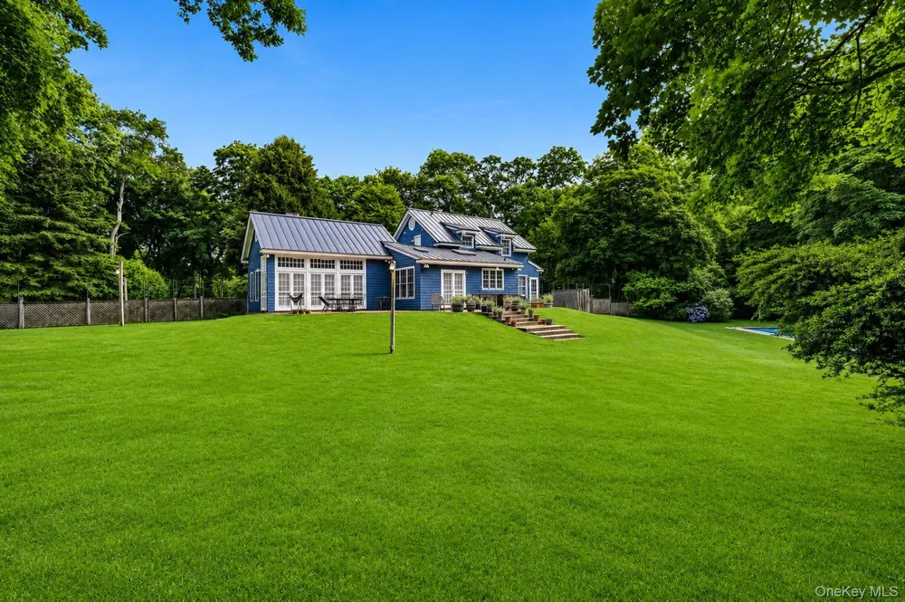 17 Baiting Hollow Road East Hampton, NY 11937