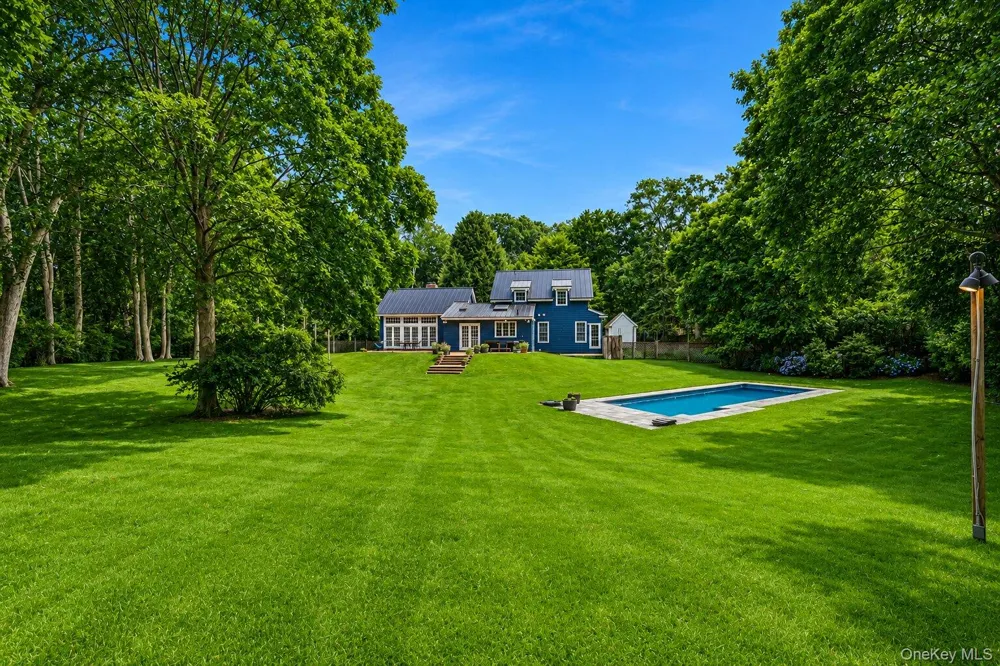 17 Baiting Hollow Road East Hampton, NY 11937