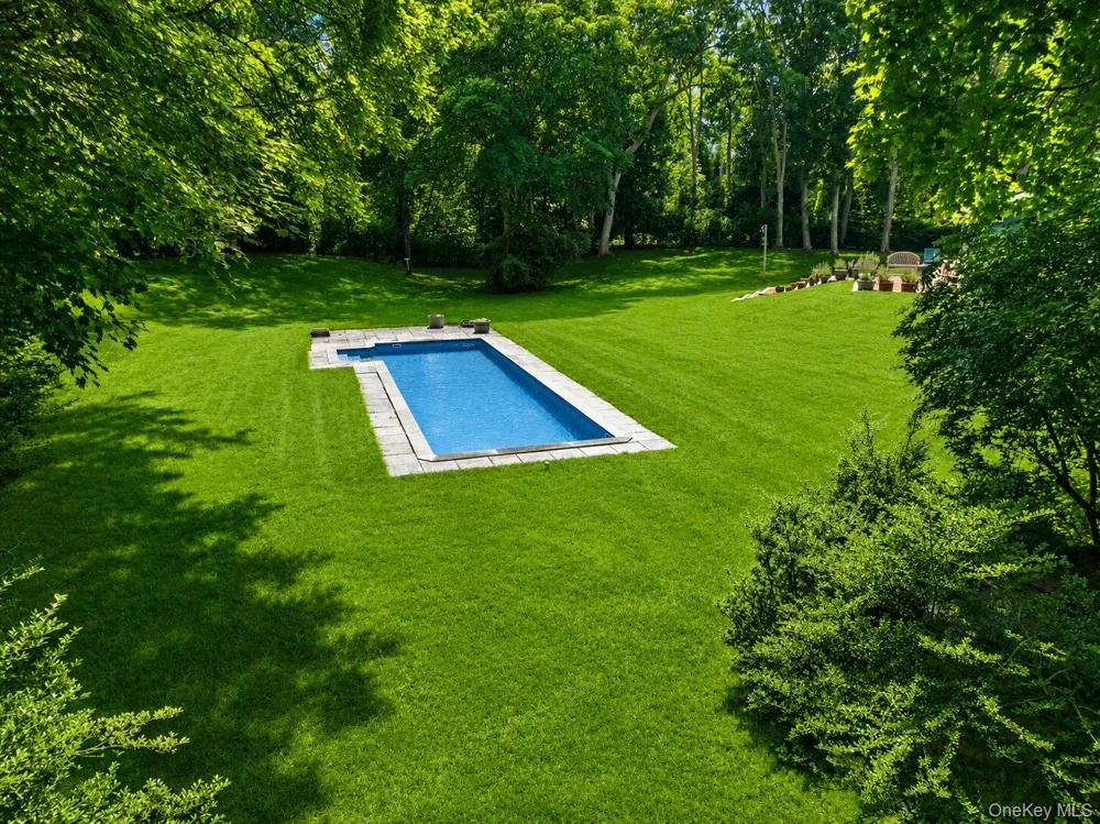 17 Baiting Hollow Road East Hampton, NY 11937
